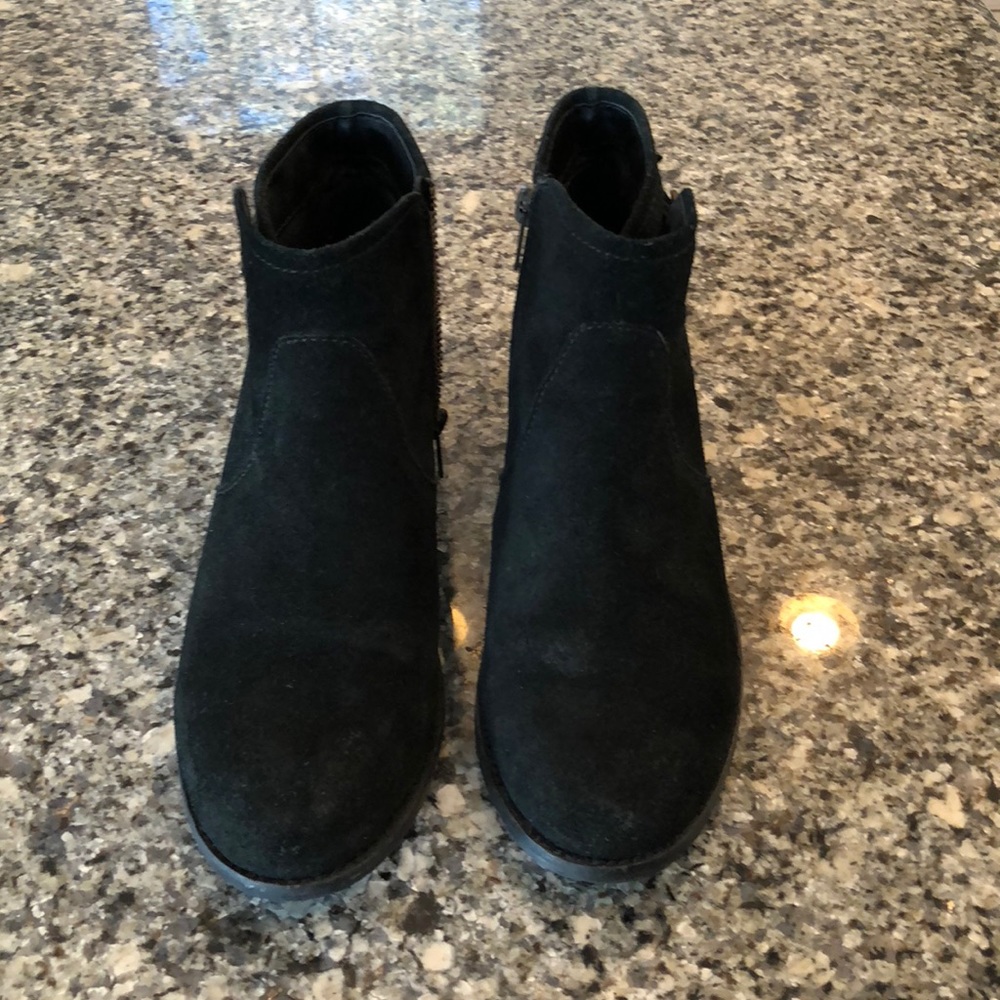 Steve Madden suede booties size 9